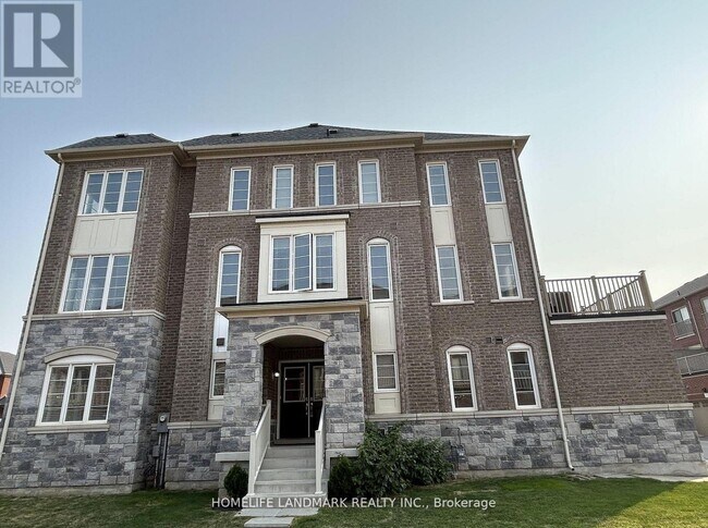 3 Temple Manor Rd in Brampton, ON - Building Photo - Building Photo