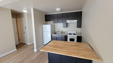 Charlemagne Apartments in Seattle, WA - Foto de edificio - Interior Photo