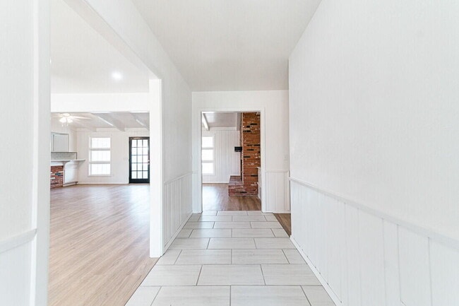 2114 56th St in Lubbock, TX - Building Photo - Building Photo