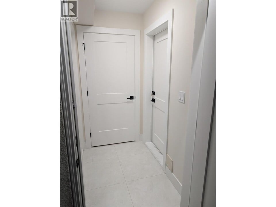 6536 Imperial St in Burnaby, BC - Building Photo