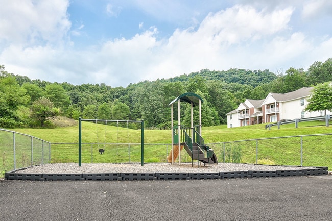 Greene Gables in Ridgeley, WV - Foto de edificio - Building Photo