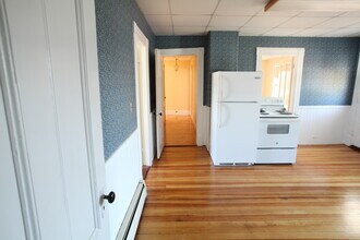 15 Lebanon St, Unit 2 in Sanford, ME - Building Photo - Building Photo