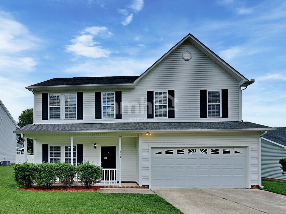 813 S Hollybrook Rd in Wendell, NC - Building Photo