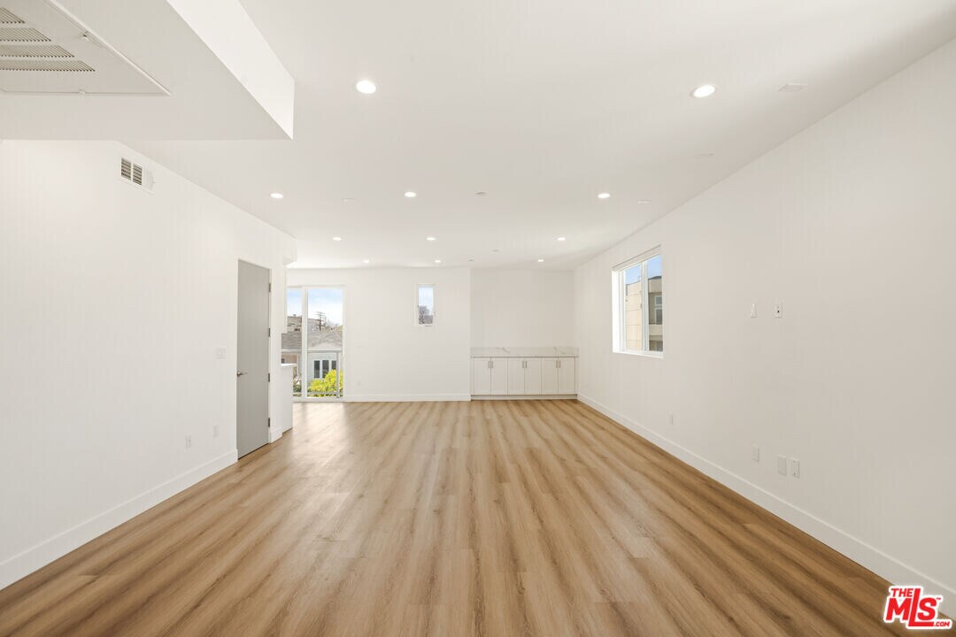 834 S Shenandoah St in Los Angeles, CA - Building Photo