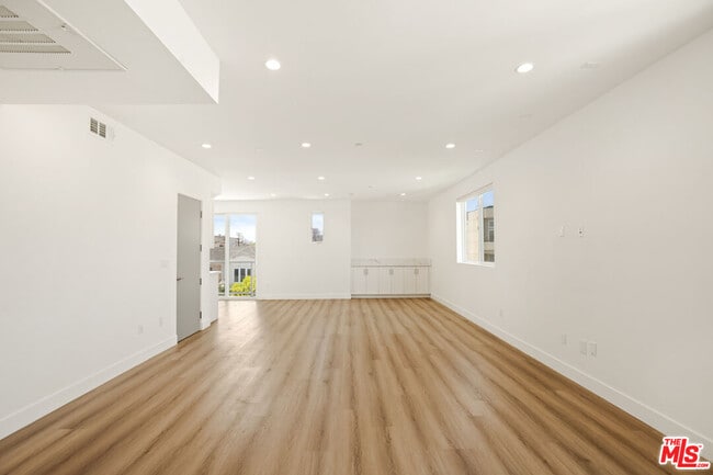 property at 834 S Shenandoah St