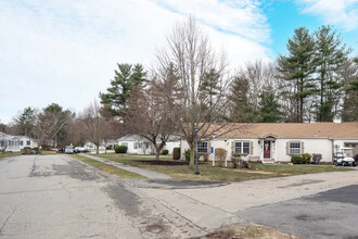 Oak Point in Middleboro, MA - Foto de edificio - Building Photo