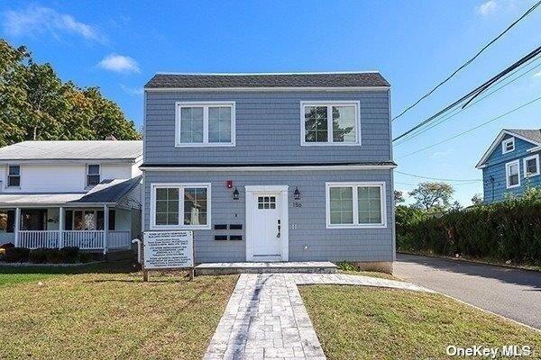 156 Jefferson Ave, Unit 3 in Roslyn Heights, NY - Building Photo