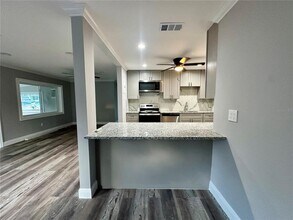 6032 Sheelin Dr in New Port Richey, FL - Building Photo - Building Photo