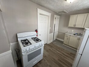 3026 Monroe Ave in Cleveland, OH - Building Photo - Building Photo