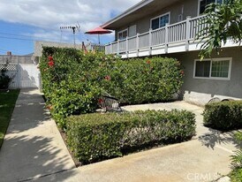 2869 Mendoza Dr, Unit D in Costa Mesa, CA - Building Photo