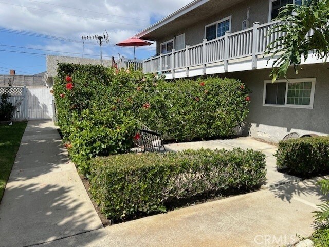 2869 Mendoza Dr, Unit D in Costa Mesa, CA - Building Photo