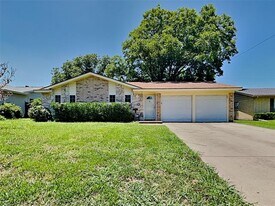 3013 Esters Ct in Irving, TX - Building Photo