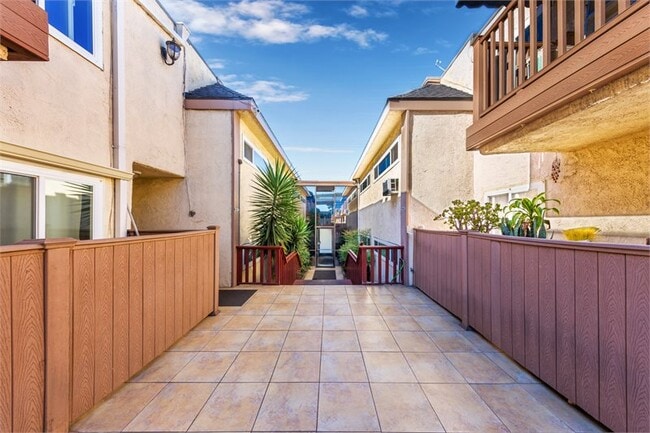 property at 2852 Sawtelle Blvd