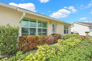 129 Village Cir in Jupiter, FL - Building Photo