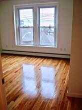 20 N Astor St, Unit #1 in Irvington, NY - Building Photo - Building Photo