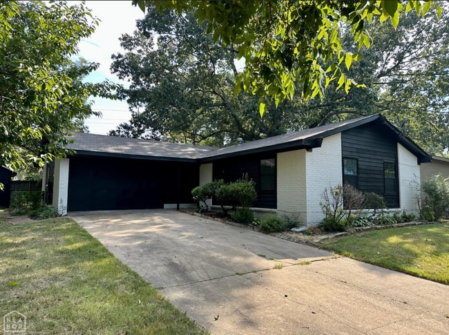 property at 2003 Cenwood Dr