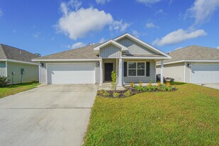 2379 Kirkwood Dr in Cantonment, FL - Building Photo