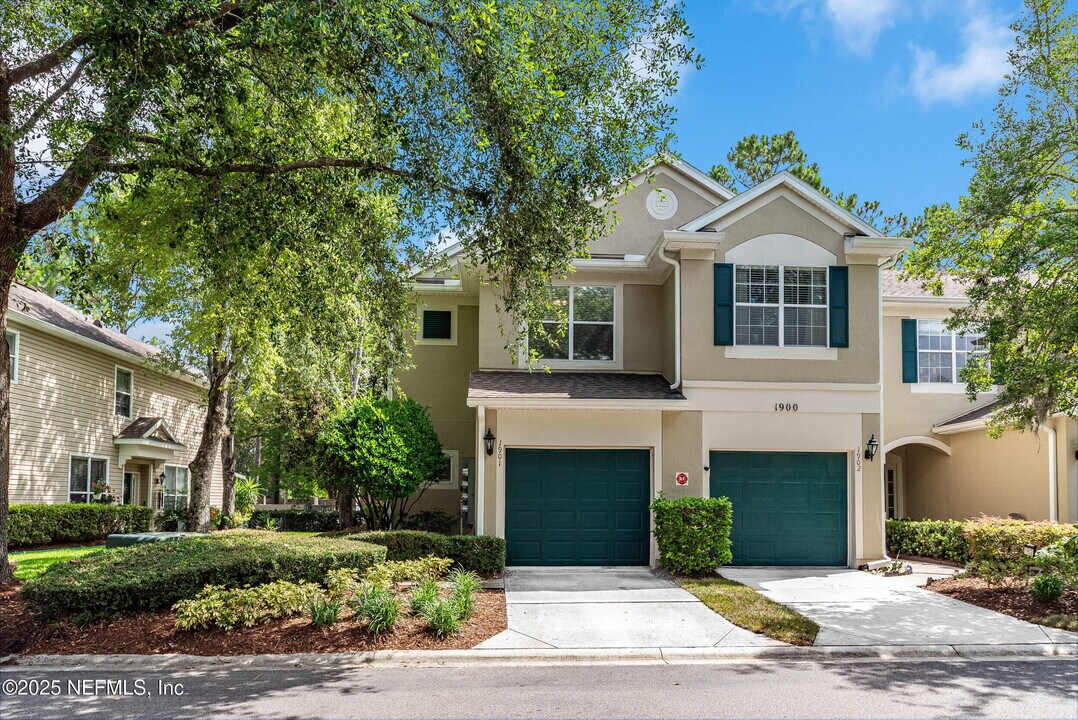 7990 Baymeadows Cir E in Jacksonville, FL - Foto de edificio
