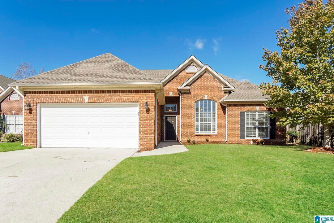 2099 Old Cahaba Pl in Helena, AL - Building Photo