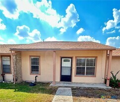 1051 Country Club Dr in Seguin, TX - Building Photo