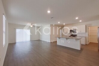 32016 Katelin Cir in Leesburg, FL - Foto de edificio - Building Photo