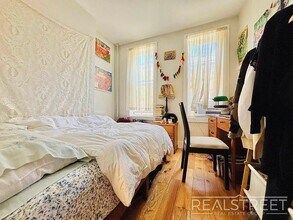 18-19 Woodbine St in Queens, NY - Building Photo - Building Photo