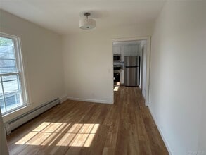 7 Dutchess Ave in Millerton, NY - Building Photo - Building Photo