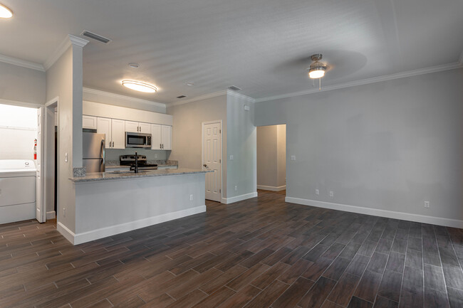 Waters Edge Apartments in Lakeland, FL - Building Photo - Interior Photo