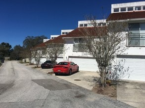 9420 Citrus Glen Pl in Tampa, FL - Foto de edificio - Building Photo