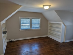 916 S Webster St in Saginaw, MI - Building Photo - Building Photo