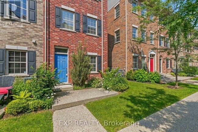 12 Oxfordshire Ln in Kitchener, ON - Building Photo - Building Photo