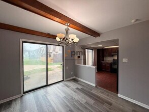 354 E 60th Dr in Merrillville, IN - Building Photo - Building Photo