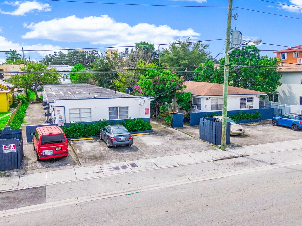 850 SW 3rd St in Miami, FL - Building Photo