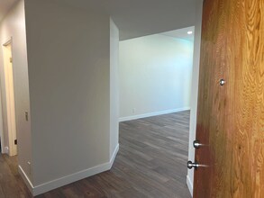 8 Town and Country Rd in Pomona, CA - Building Photo - Building Photo