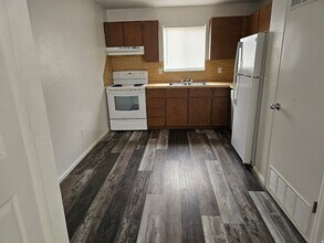 205 N 400 W in Ferron, UT - Foto de edificio - Building Photo