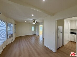 221 S Kenwood St in Glendale, CA - Building Photo - Building Photo