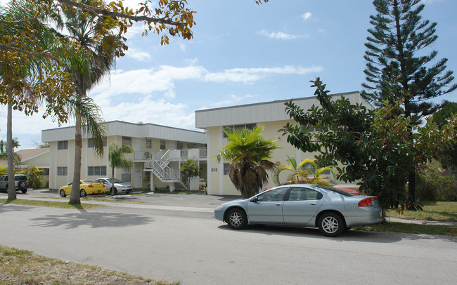 1638 Dewey St in Hollywood, FL - Foto de edificio - Building Photo