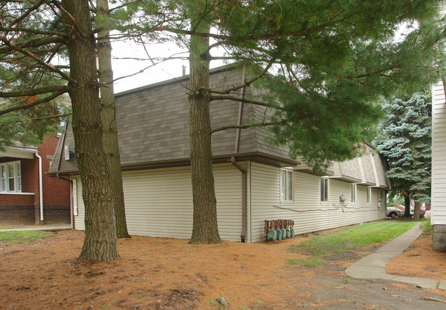 175 E Norwich Ave in Columbus, OH - Foto de edificio - Building Photo