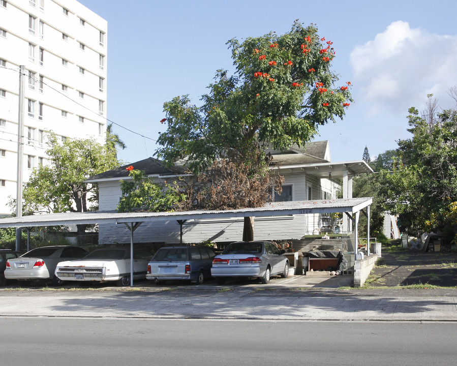 1704 S Young St in Honolulu, HI - Building Photo