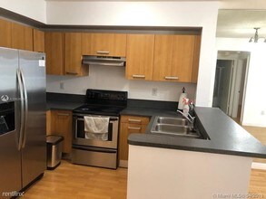 471 NE 25th St-Unit -Apt 304 in Miami, FL - Building Photo - Building Photo