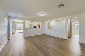 101 Bandara Woods Blvd in Elgin, TX - Building Photo - Building Photo