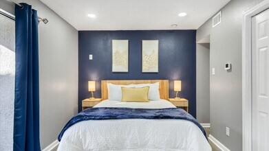 7900 Brookriver Dr, Unit 113 in Dallas, TX - Building Photo - Building Photo