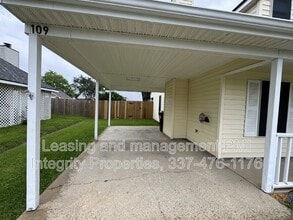 109 Sugarcreek Dr in Youngsville, LA - Building Photo - Building Photo