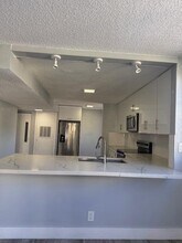 6475 W Oakland Park Blvd in Lauderhill, FL - Building Photo - Building Photo