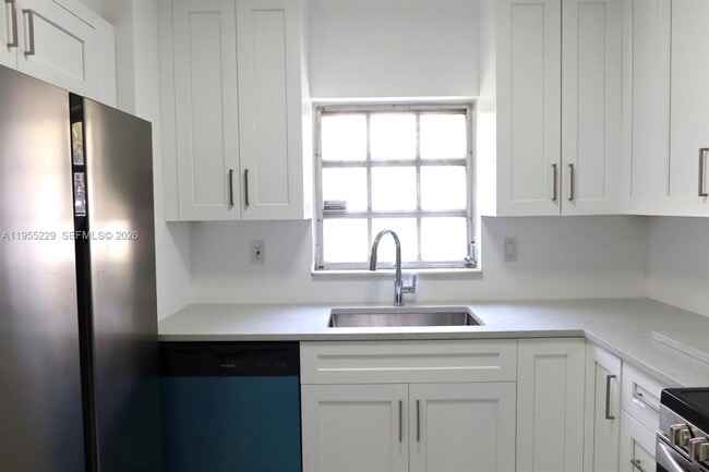 property at 3115 N Palm Aire Dr