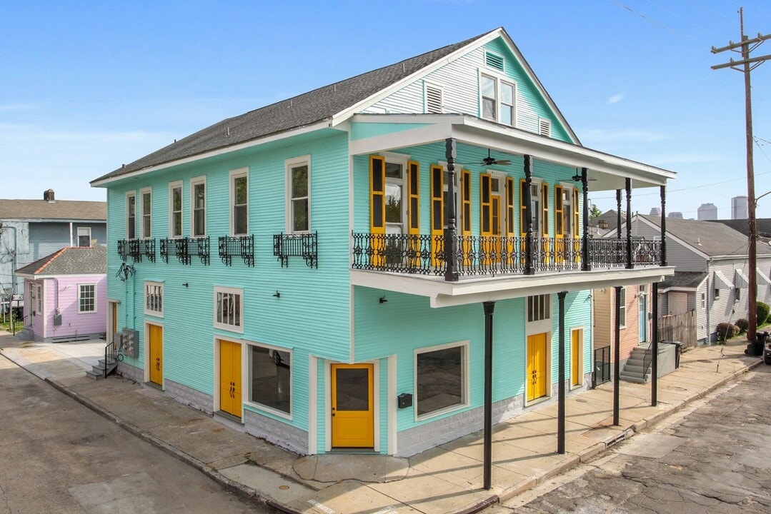 2201 Toledano St in New Orleans, LA - Building Photo