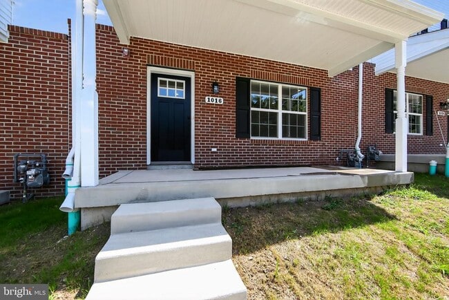 1016 Violet St in Norristown, PA - Building Photo - Building Photo