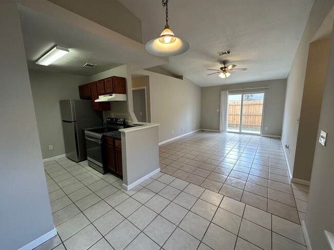 8300 Country Walk Dr in Pensacola, FL - Building Photo - Building Photo