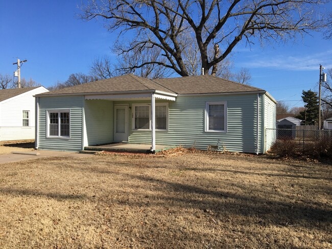 120 Wire Ave in Haysville, KS - Foto de edificio - Building Photo