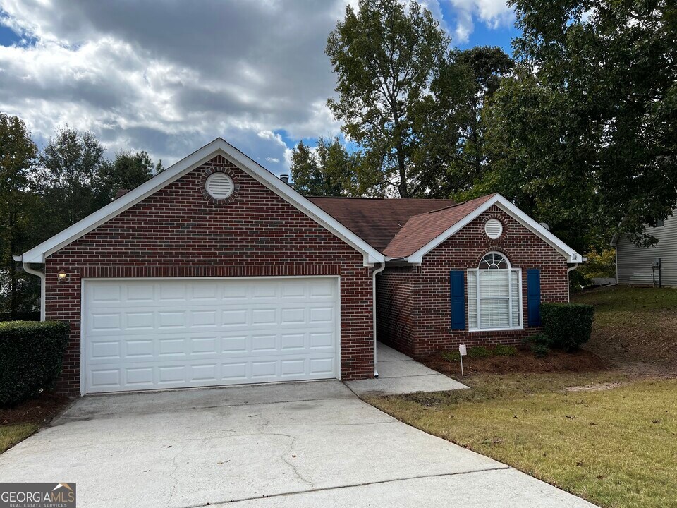 1059 Commons Ct in Jonesboro, GA - Building Photo